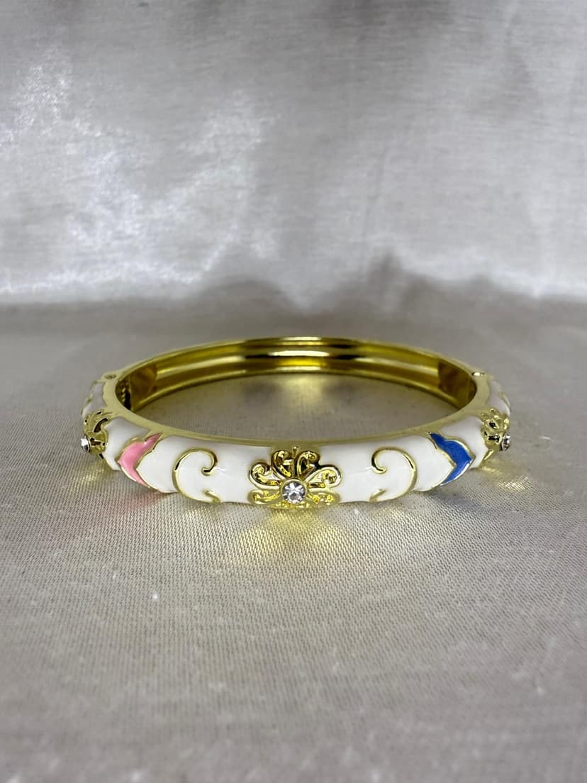 Mine İşlemeli Çiçek Desenli Bileklik