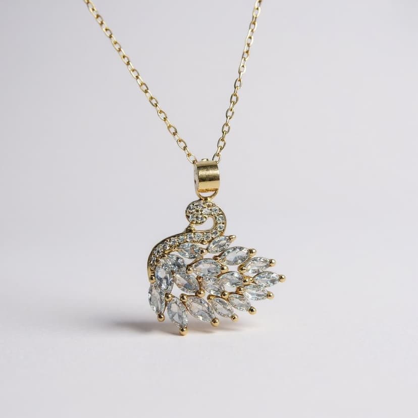 Kuğu Motifli Taş Detaylı Kolye