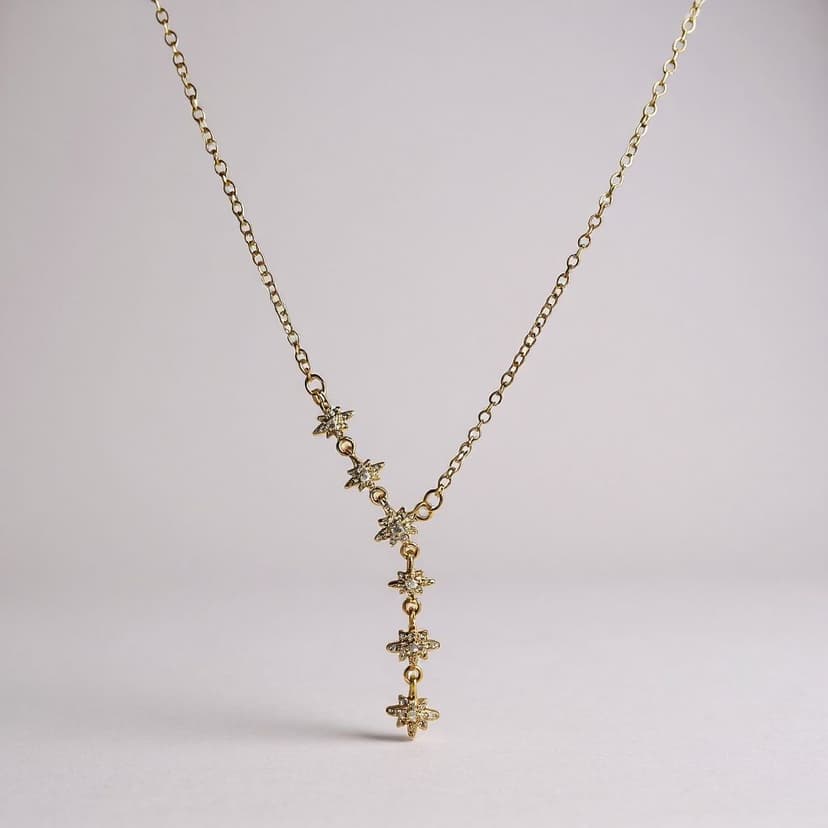 Yıldız Motifli Taş Detaylı Kolye