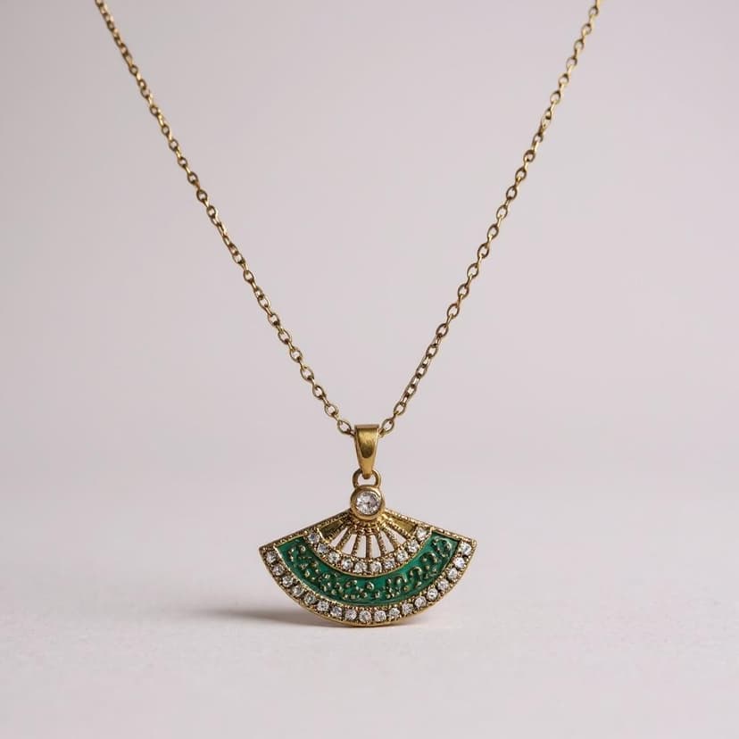 Yeşil Taşlı Yarım Ay Kolye