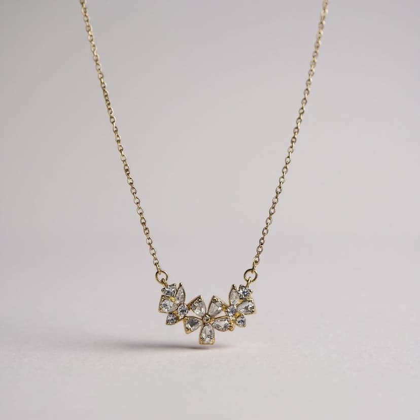 Üç Çiçek Taşlı Kolye