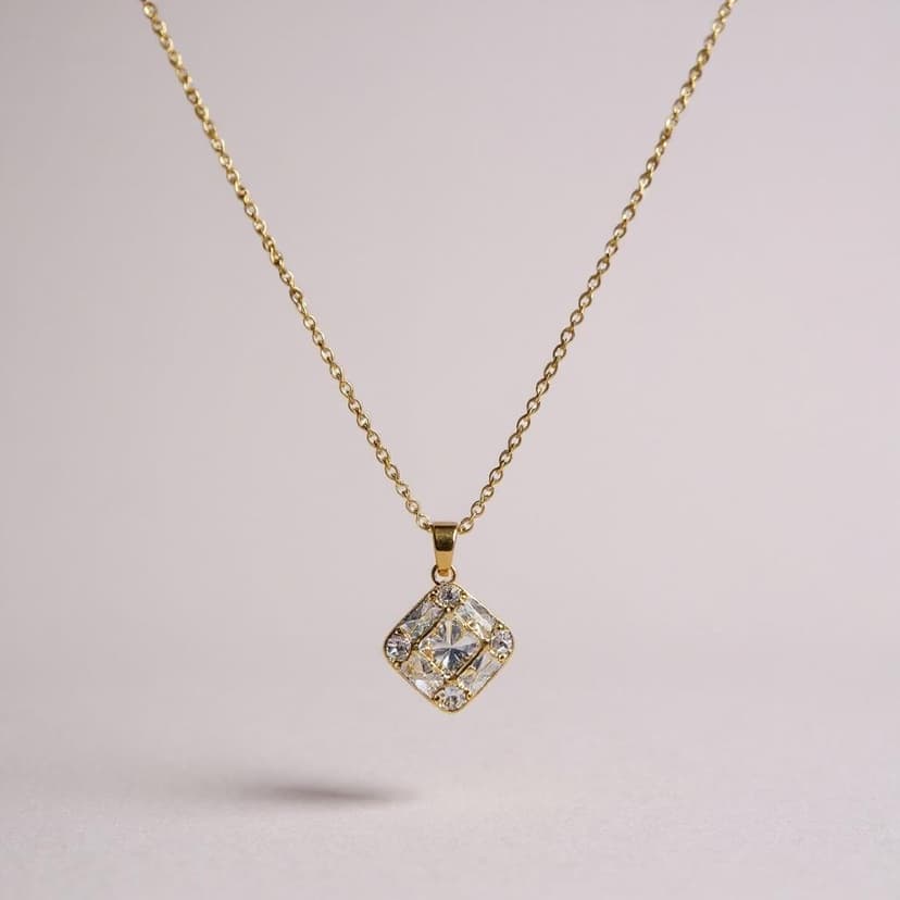 Kare Taşlı Işıltılı Kolye