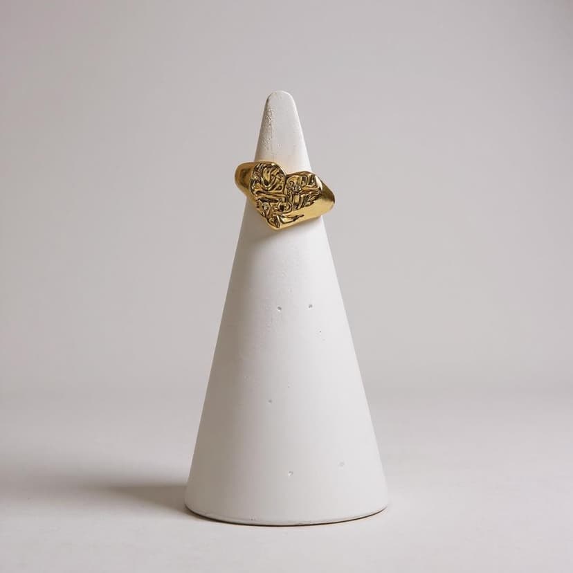 Gold Textured Heart Yüzük