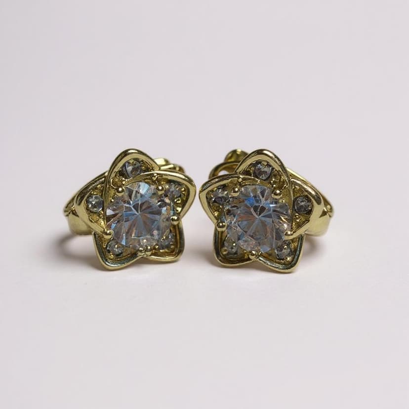 Yıldız Kesim Işıltılı Gold Küpe