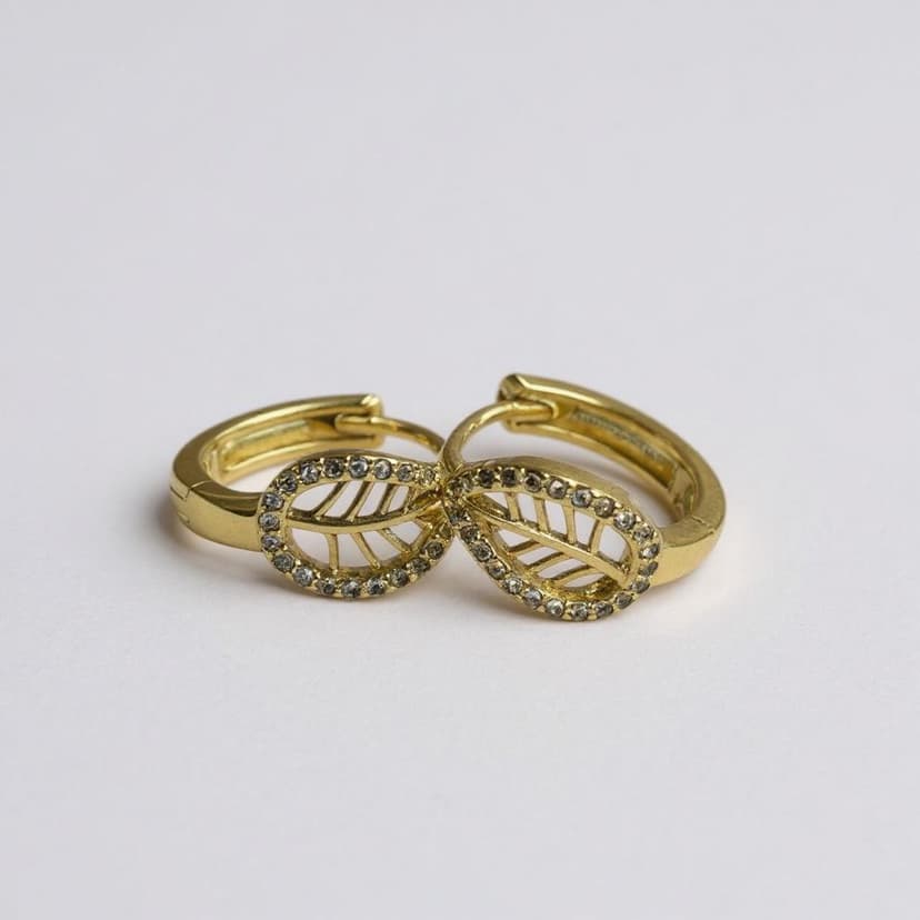 Yaprak Motifli Işıltılı Gold Küpe