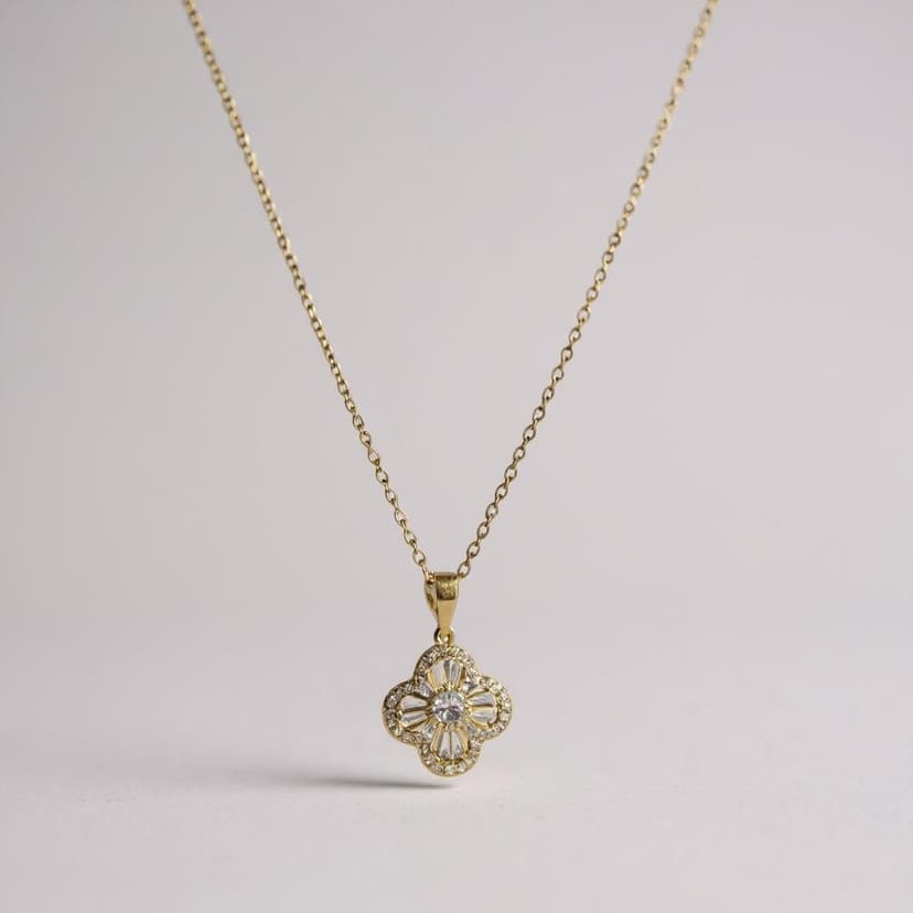 Baget Taşlı Çiçek Kolye