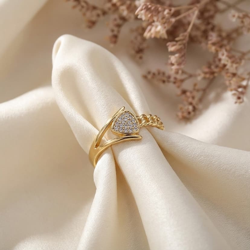 Zincir Kordonlu ve Üçgen Motifli Tasarım Yüzük